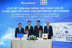 Lãnh đạo Sacombank và JCB International ký kết triển khai phương thức thanh toán QR. (Nguồn: CTV)