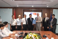 Lãnh đạo ADB và các tỉnh ký kết. (Ảnh: CTV)