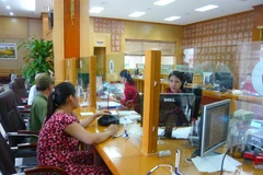 Giao dịch tại Agribank. (Ảnh: Thúy Hà/Vietnam+)