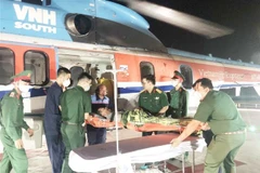 Kịp thời đưa ngư dân bị đột quỵ não từ Trường Sa về đất liền điều trị