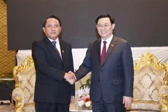 Chủ tịch Quốc hội Vương Đình Huệ tiếp Bộ trưởng Bộ Tài chính Lào