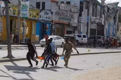 Quốc tế lên án vụ đánh bom kép khiến ít nhất 100 người chết ở Somalia 