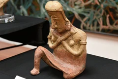 Hai công dân Mỹ tự nguyện trả lại Mexico hàng chục cổ vật quý