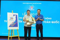 Trao giải thi sáng tác tranh cổ động, tuyên truyền đại hội Đoàn 