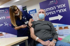 Mũi vaccine thứ 4 có thể giảm 75% nguy cơ tử vong ở người trên 60 tuổi