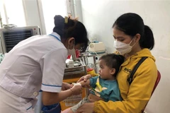 Quảng Ngãi: Trẻ mắc bệnh hô hấp tăng cao, bệnh viện quá tải