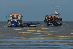 Số người di cư vượt eo biển Manche sang Anh trong 1 ngày cao kỷ lục