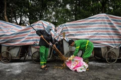 Hà Nội: Thu nhập sụt giảm, nhiều công nhân môi trường xin nghỉ việc