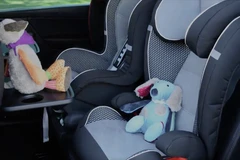 Nhật Bản phát triển thiết bị ngăn ngừa trẻ em bị bỏ lại trong xe