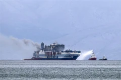 Nối lại việc tìm kiếm người mất tích trong vụ cháy phà ở biển Hy Lạp