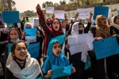 Afghanistan: Taliban nổ súng cảnh cáo giải tán phụ nữ biểu tình
