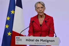 Thủ tướng Pháp vượt qua cuộc bỏ phiếu bất tín nhiệm đầu tiên