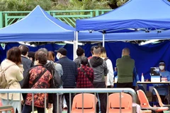 Số ca mắc mới COVID-19 tại Hong Kong có xu hướng giảm