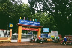 Xác minh vụ nam sinh lớp 12 bị đánh hội đồng trước cổng trường