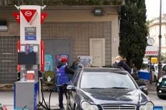 Italy hạ dự báo tăng trưởng do giá năng lượng tăng vọt