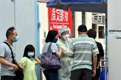 Hong Kong khó có thể thực hiện giãn cách xã hội theo đúng lộ trình