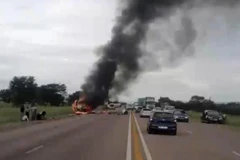 Tai nạn giao thông nghiêm trọng tại Nam Phi, 16 người bị chết cháy 