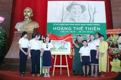 Ra mắt bộ tem bưu chính “Chiến sỹ cách mạng Hoàng Thế Thiện”