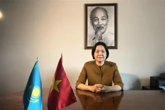 Đại sứ Việt Nam tại Kazakhstan Phạm Thái Như Mai trả lời phỏng vấn báo chí nhân dịp Phó Chủ tịch nước Võ Thị Ánh Xuân tham dự CICA. (Ảnh: TTXVN phát)