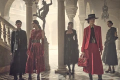 Vẻ nữ tính hiện đại thấm đẫm nghệ thuật truyền thống trong BST Dior