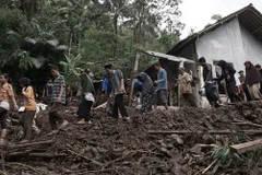 Người dân Tây Java buộc phải di dời chỗ ở do trận lũ lụt. (Nguồn: AP)