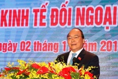 Thủ tướng Nguyễn Xuân Phúc dự và phát biểu tại Gala kết nối và hội nhập chào mừng Hội nghị Kinh tế Đối ngoại 2016. (Ảnh: Thống Nhất/TTXVN)