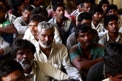 Ngư dân Ấn Độ bị bắt giữ tại sở cảnh sát ở thành phố cảng Karachi, miền Nam Pakistan ngày 31/3. (Nguồn: THX/TTXVN)