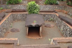 Di tích mộ cự thạch Hàng Gòn. (Ảnh: Sỹ Tuyên/Vietnam+)