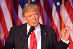 Tổng thống mới đắc cử Donald Trump phát biểu sau khi giành chiến thắng trong cuộc bầu cử Tổng thống Mỹ tại New York. (Nguồn: AFP/TTXVN)