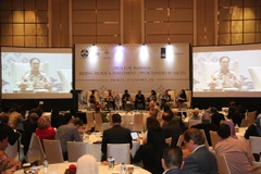 Xe cảnh sát bị đốt cháy ở Jakarta. (Nguồn: EPA/TTXVN)