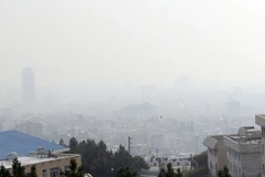 Khói mù bao phủ thủ đô Tehran ngày 13/11. (Nguồn: EPA/TTXVN)