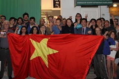 Bạn bè Argentina tham dự hoạt động quảng bá hình ảnh đất nước, con người Việt Nam tại thành phố Mar del Plata. (Ảnh: Diệu Hương/Vietnam+)