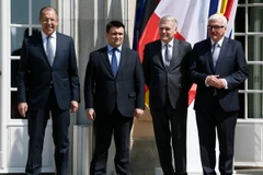 Ngoại trưởng Nga Sergei Lavrov, Ngoại trưởng Ukraine Pavlo Klimkin, Ngoại trưởng Pháp Jean-Marc Ayrault và Ngoại trưởng Đức Frank-Walter Steinmeier trước một cuộc họp Nhóm bộ tứ ở Berlin. (Nguồn: EPA/TTXVN)