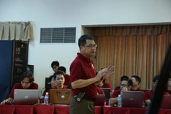 Ông Trịnh Ngọc Minh - Phó chủ tịch Chi hội an toàn thông tin (VNISA) phía Nam - phát biểu trong buổi Diễn tập bảo vệ hệ thống thông tin Thành phố Hồ Chí Minh 2016. (Nguồn: Vietnam+)