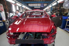 Sản xuất ôtô tại Nhà máy Ôtô Ford Hải Dương. (Ảnh: Trần Việt/TTXVN)