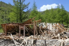 Đài quan sát nổ tung sau khi Triều Tiên phá bỏ bãi thử hạt nhân tại Punggye-ri ngày 24/5. (Nguồn: THX/TTXVN)