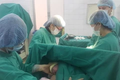 Cứu sống trẻ sơ sinh sinh non 25 tuần tuổi với cân nặng 740g