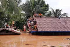 Cảnh ngập lụt sau khi đập thủy điện ở tỉnh Attapeu, Lào bị vỡ ngày 24/7. (Nguồn: THX/TTXVN)