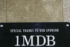 Biểu tượng 1MDB tại một tòa nhà ở Kuala Lumpur, Malaysia ngày 26/5. (Nguồn: EPA-EFE/ TTXVN)