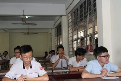 Thí sinh dự thi tại điểm thi Đại học Khoa học tự nhiên - Đại học Quốc gia TP Hồ Chí Minh. (Ảnh minh họa/TTXVN phát)