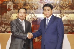 Chủ tịch UBND thành phố Hà Nội Nguyễn Đức Chung tiếp Phó Thủ tướng, Tổng Thanh tra Chính phủ Lào. (Ảnh: Lâm Khánh/TTXVN)