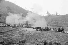Chiến sỹ Đoàn 368 pháo binh tỉnh Hoàng Liên Sơn dội bão lửa trừng trị quân địch, ngày 10/3/1979. Ảnh minh họa. (Ảnh: Phùng Triệu/TTXVN)