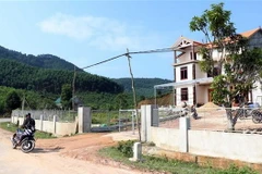 Ngôi nhà 3 tầng khang trang của ông Trần Đình Hạnh được xây dựng trái phép trên đất lâm nghiệp. (Ảnh: Công Tường/TTXVN)