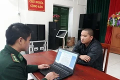 Đối tượng Nguyễn Văn Mạnh tại cơ quan điều tra. (Ảnh: TTXVN phát)