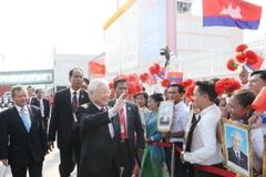 Lễ đón Tổng Bí thư, Chủ tịch nước Nguyễn Phú Trọng tại Sân bay Quốc tế Pochentong ở Thủ đô Phnom Penh. (Ảnh: Trí Dũng/TTXVN)