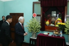 Tổng Bí thư, Chủ tịch nước Nguyễn Phú Trọng đến dâng hương tưởng niệm Chủ tịch Hồ Chí Minh tại Nhà 67 thuộc Khu di tích Chủ tịch Hồ Chí Minh, Phủ Chủ tịch. (Ảnh: TTXVN)