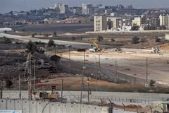 Nhà chức trách Israel đã phê duyệt sơ bộ dự án xây dựng 9.000 nhà định cư mới trên nền sân bay bỏ hoang Atarot ở Đông Jerusalem. (Ảnh: AFP/TTXVN)