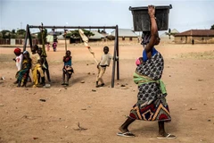 Người dân tại trại tị nạn ở Kajuru, bang Kaduna, Nigeria, ngày 14/2/2019. (Ảnh: AFP/TTXVN)