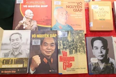 Các ấn phẩm, sách báo viết về Đại tướng Võ Nguyễn Giáp. (Ảnh minh họa: Trọng Đức/TTXVN)