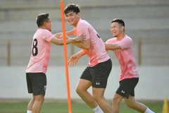 Các cầu thủ Thái Lan tập luyện. (Nguồn: Zing)